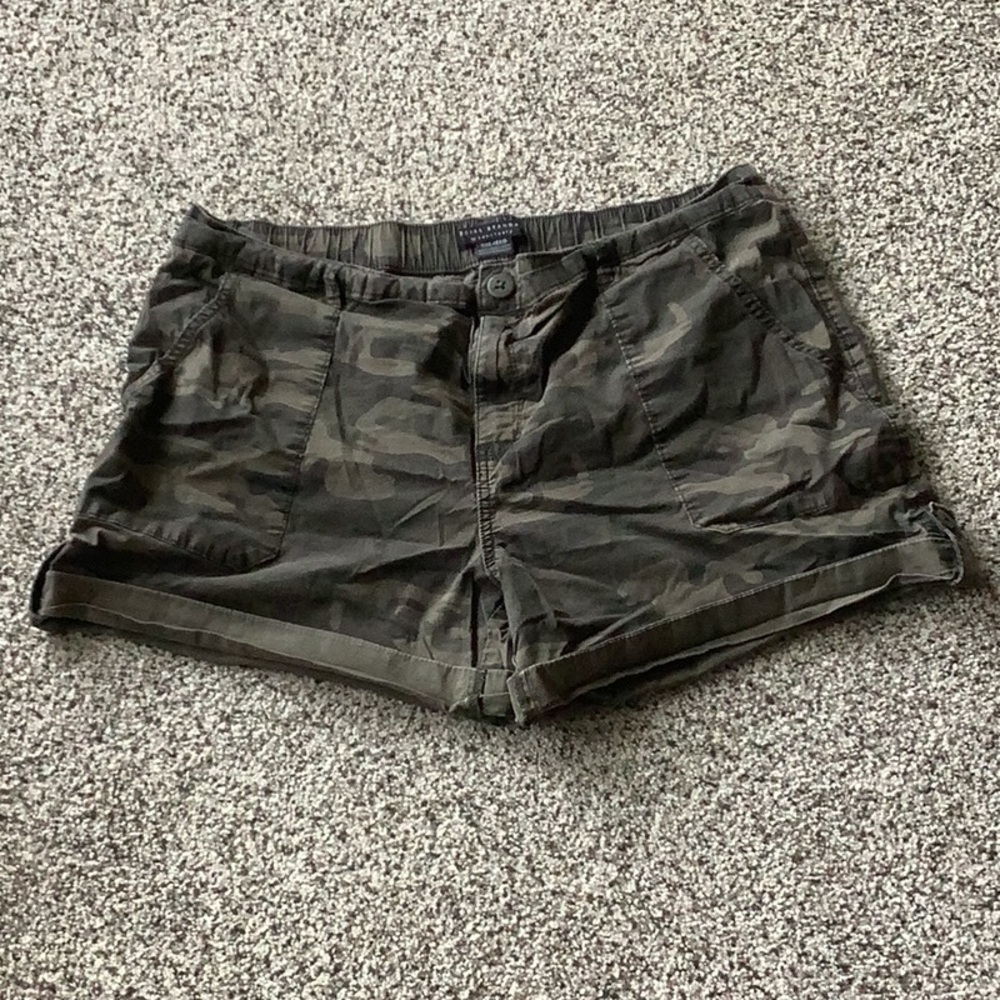 Social Standard by Sanctuary Camo Green Women's Shorts